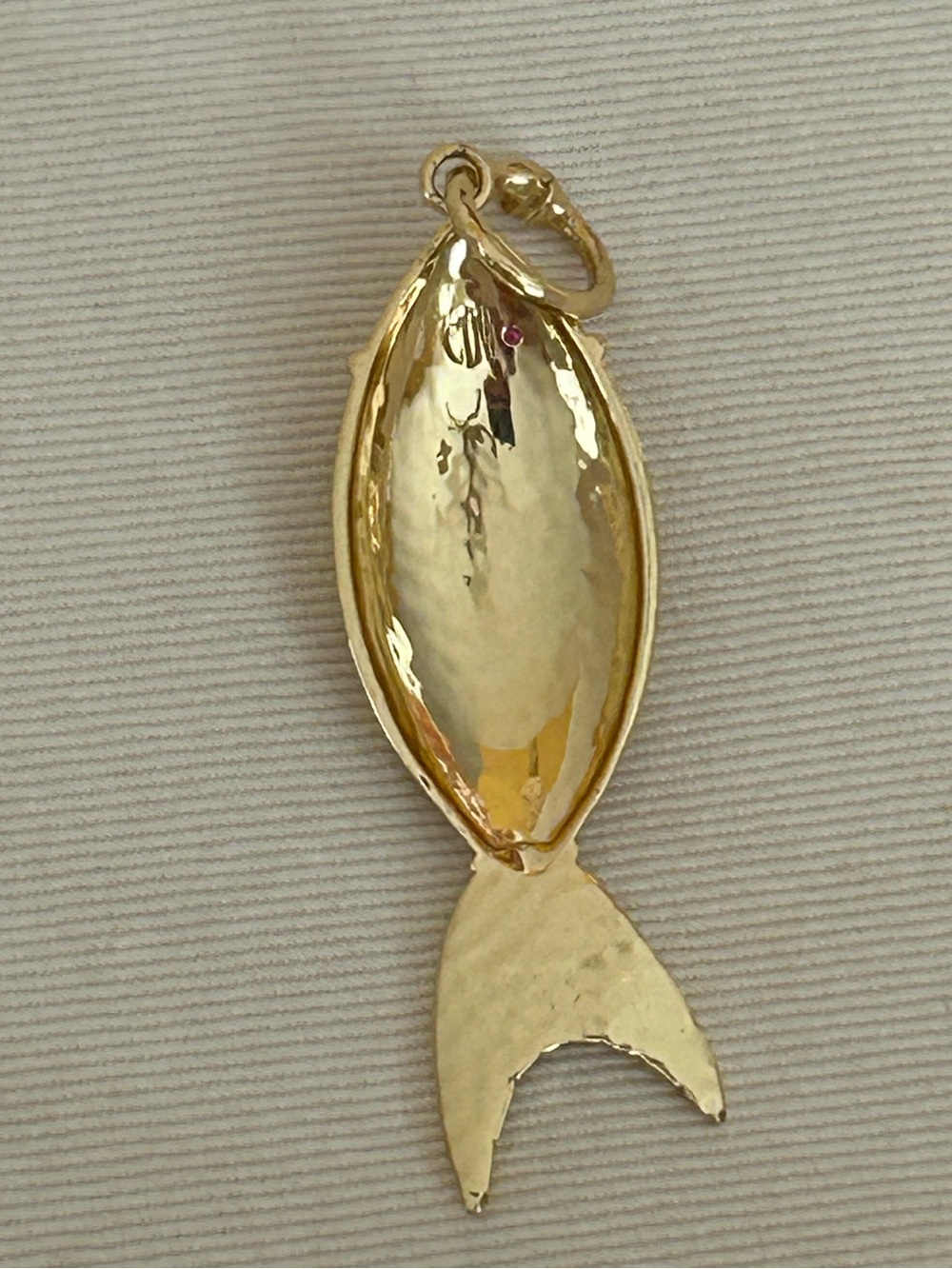 CAPUCINE DE WULF oversized fish charm 🐠 - Picture 5 of 5